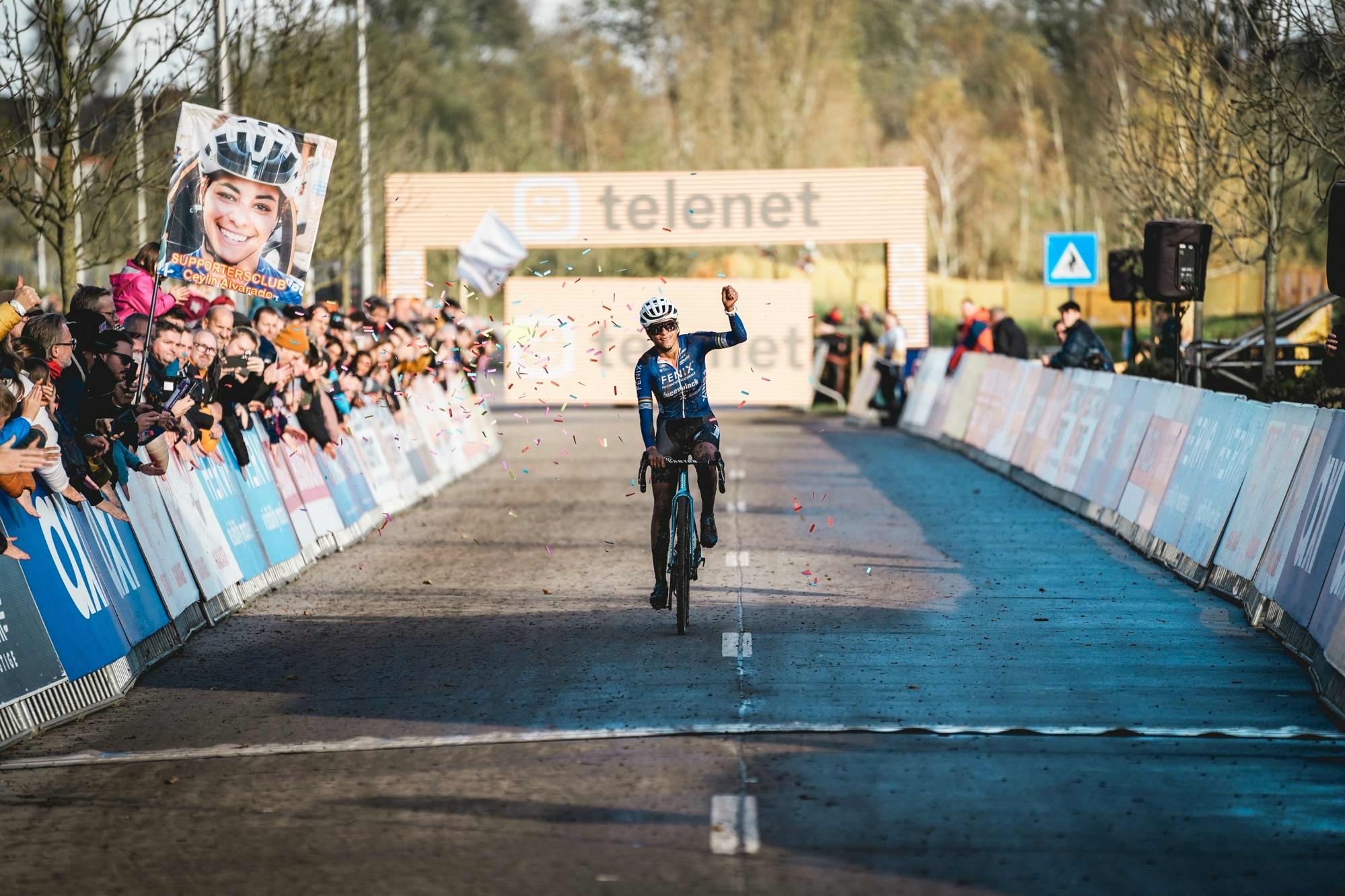 Alvarado scores a hat-trick in Niel