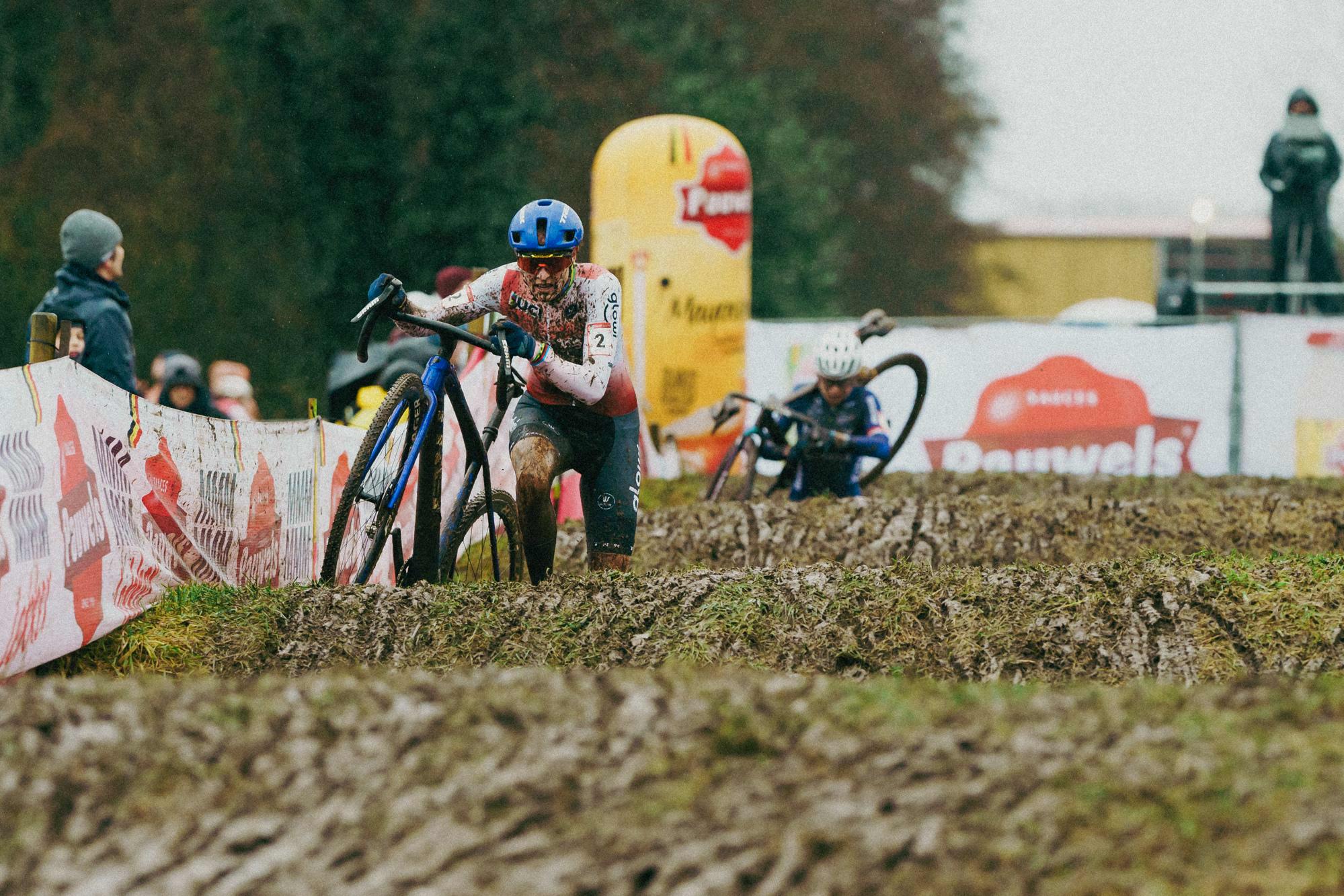 Lucinda Brand crowns herself queen of the mud in Dendermonde