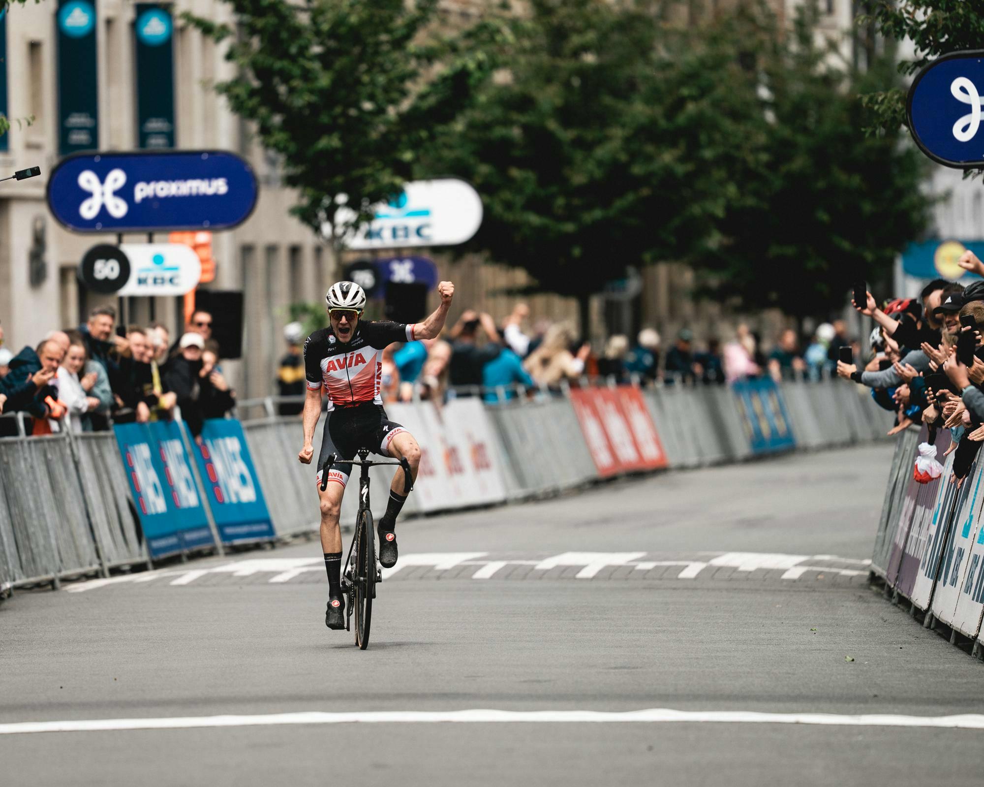 Lambrecht triomphe après une attaque tardive