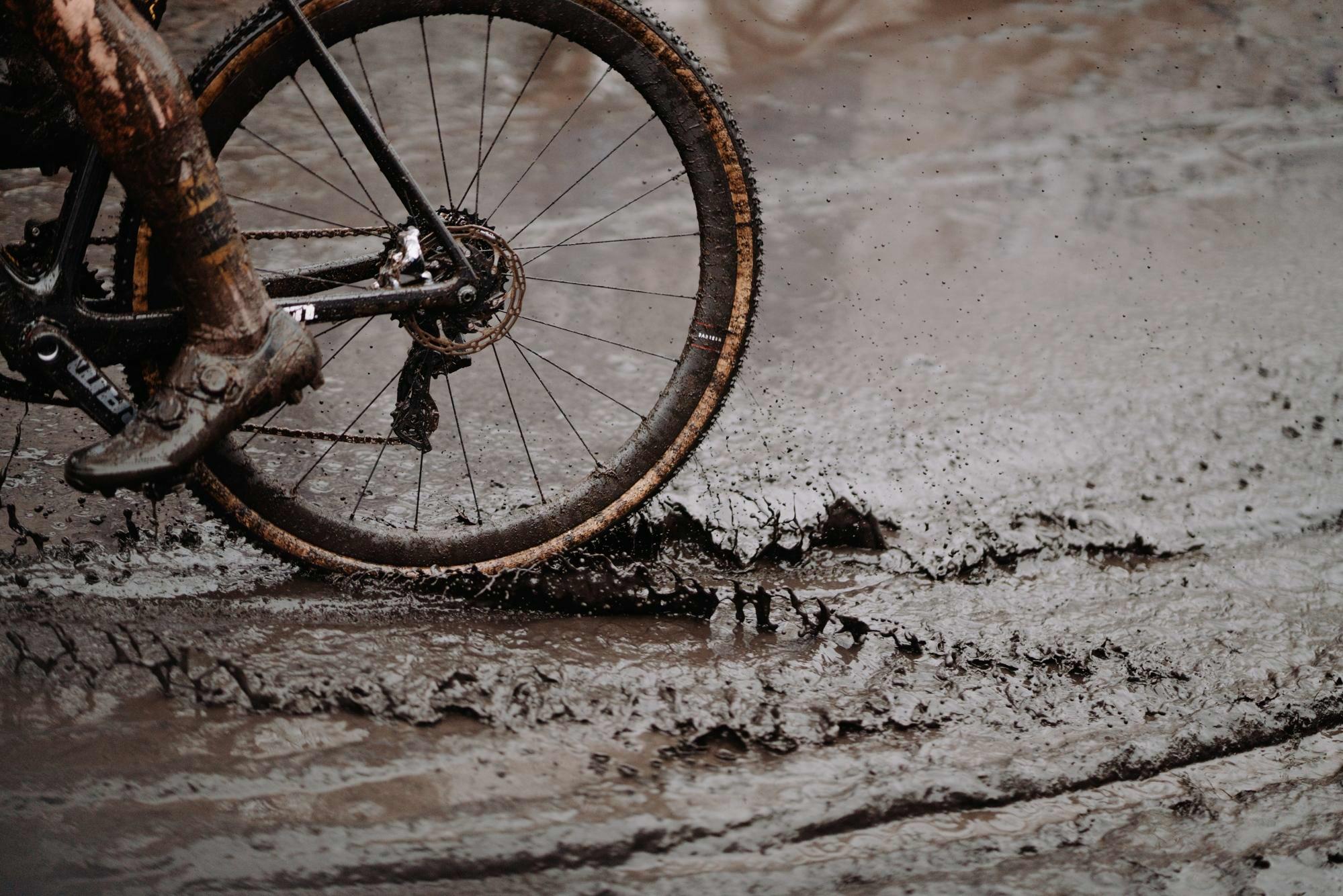 Mercedes-Benz Vans nouveau Official Partner de la Coupe du Monde Cyclo-cross UCI