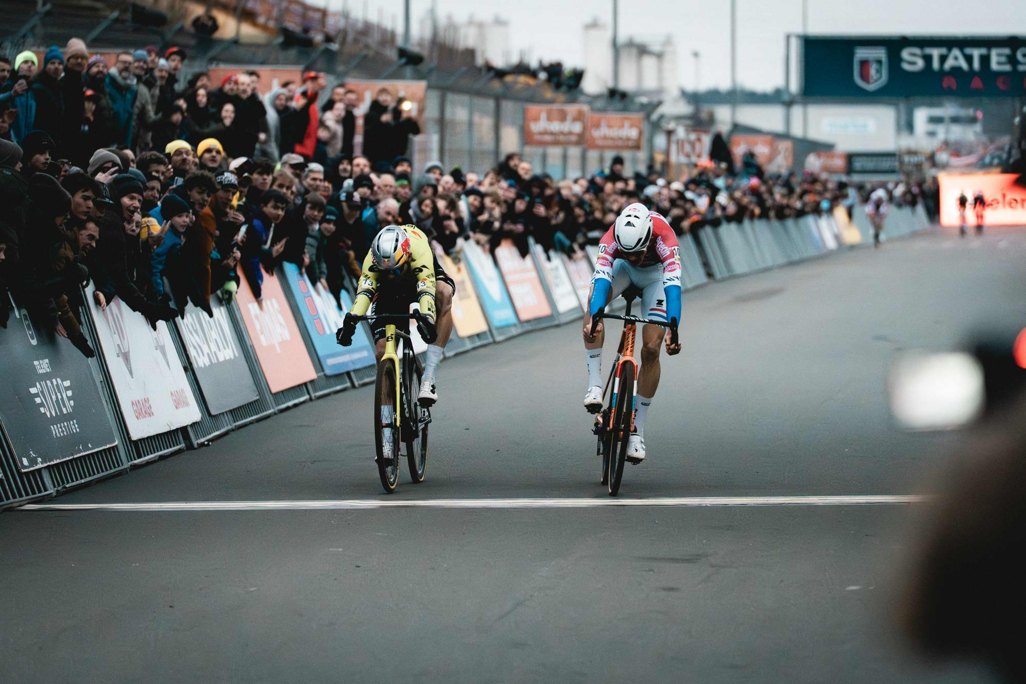 Del Grosso beats Van Aert at the line